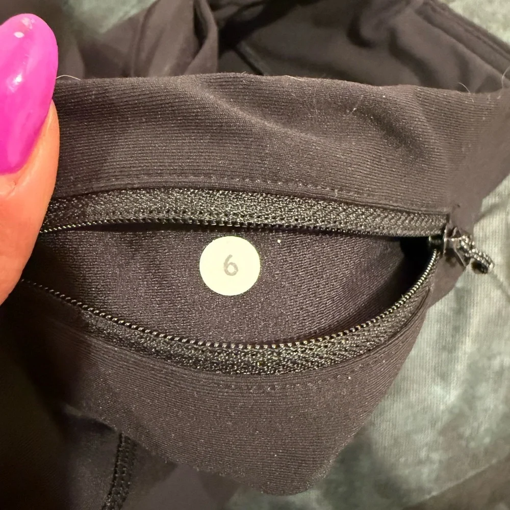 🔥Lululemon Women’s Black Leggings Size EUC🔥
